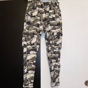 women’s camo cargo pants